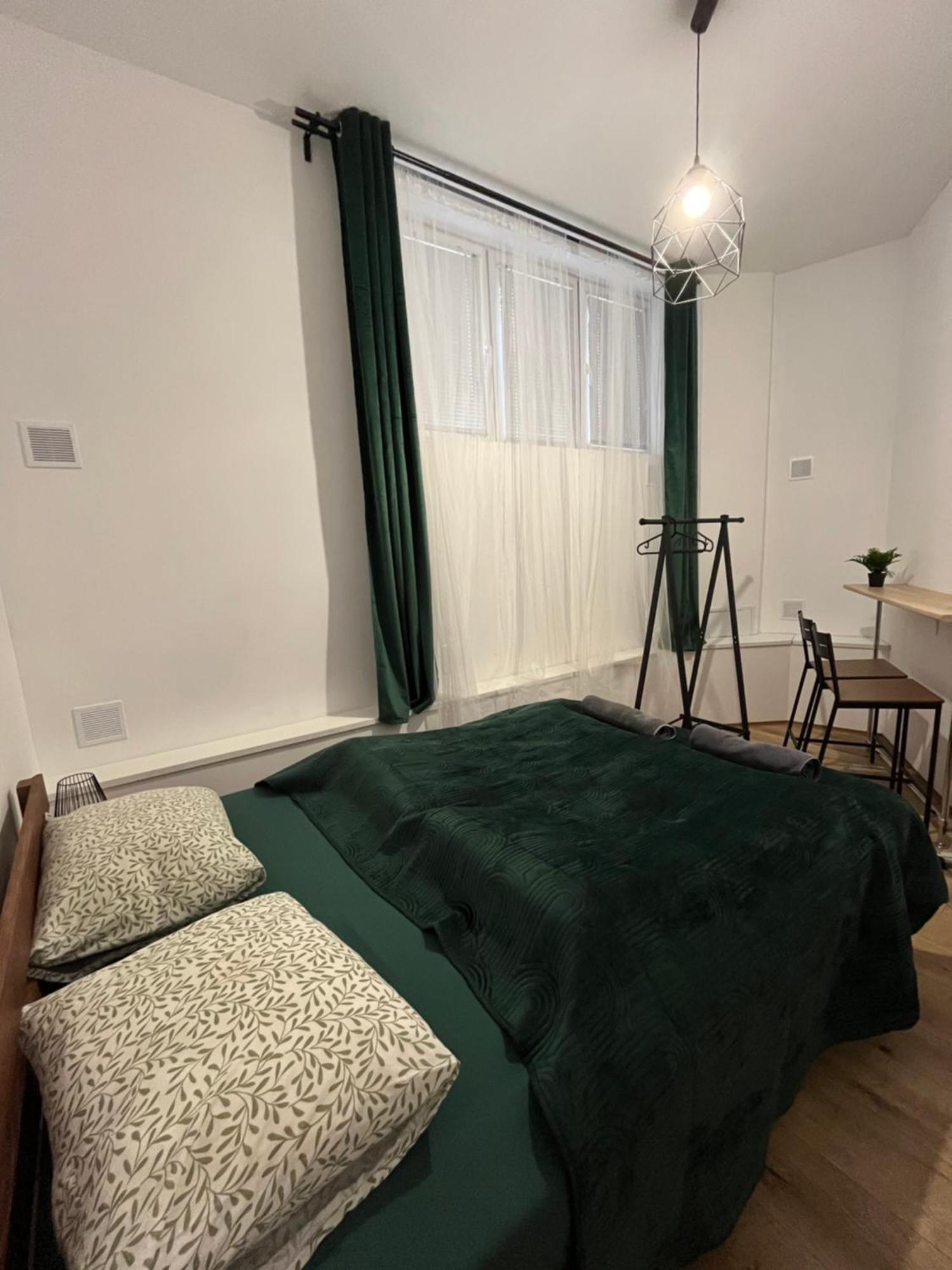 Tomtom Hostel Краков Экстерьер фото